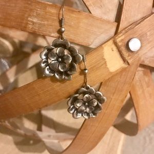 Metal Flower Circular Earrings - Silver